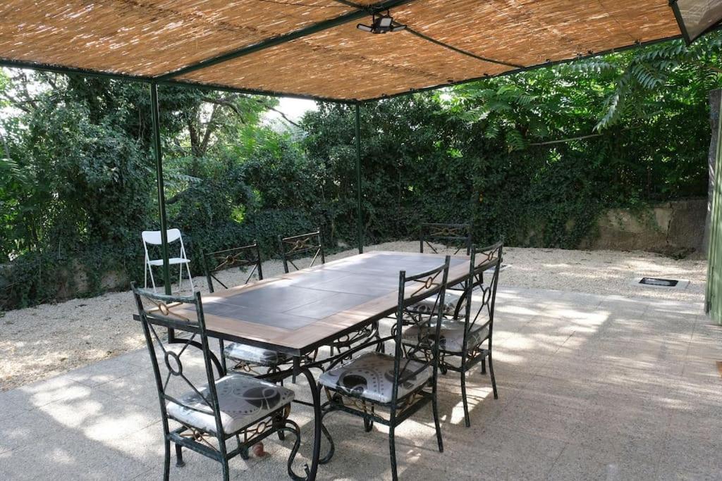 Maison Confortable A Ansouis Dans Le Luberon Exterior photo